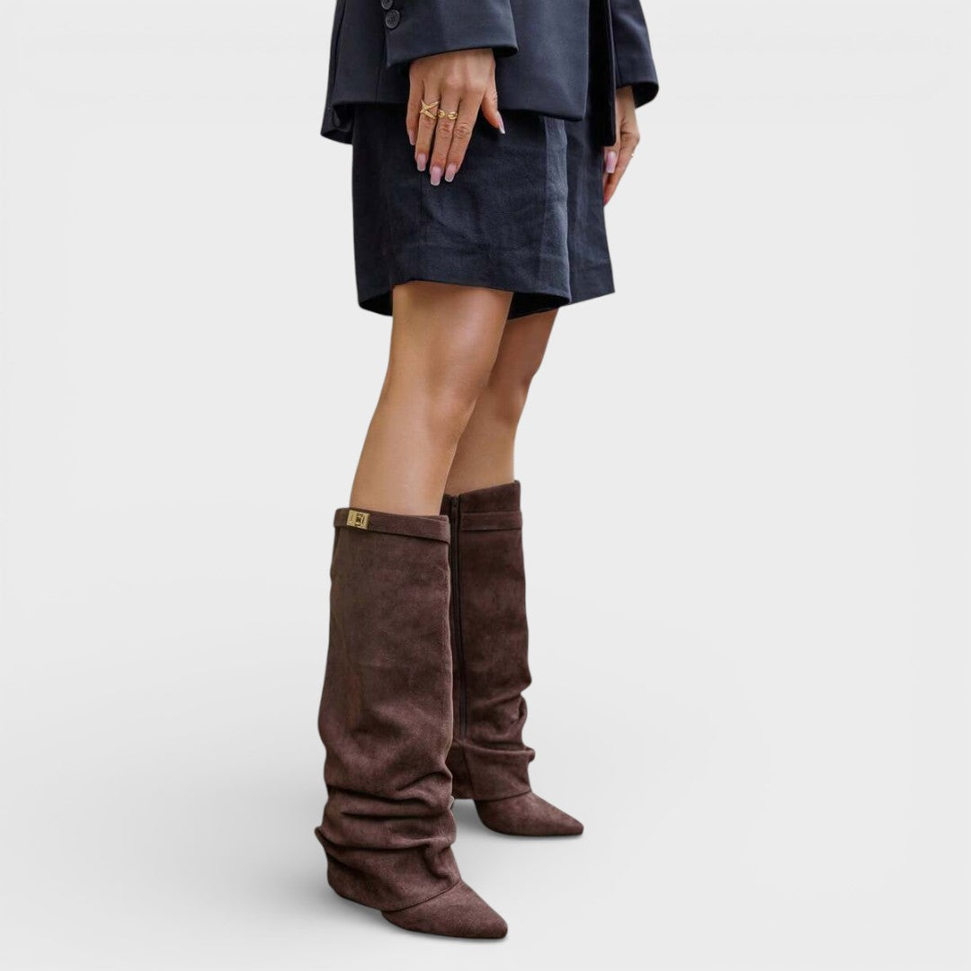 Bottes femme hautes froncées, bout pointu, talon bas, boucle.