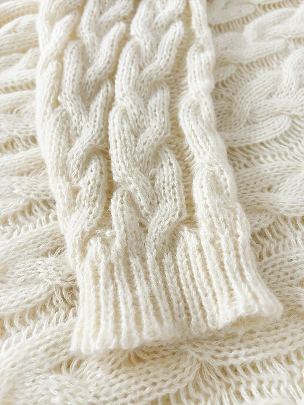 Florence | Cable-Knit Sweater – Relaxed V-Neck Style