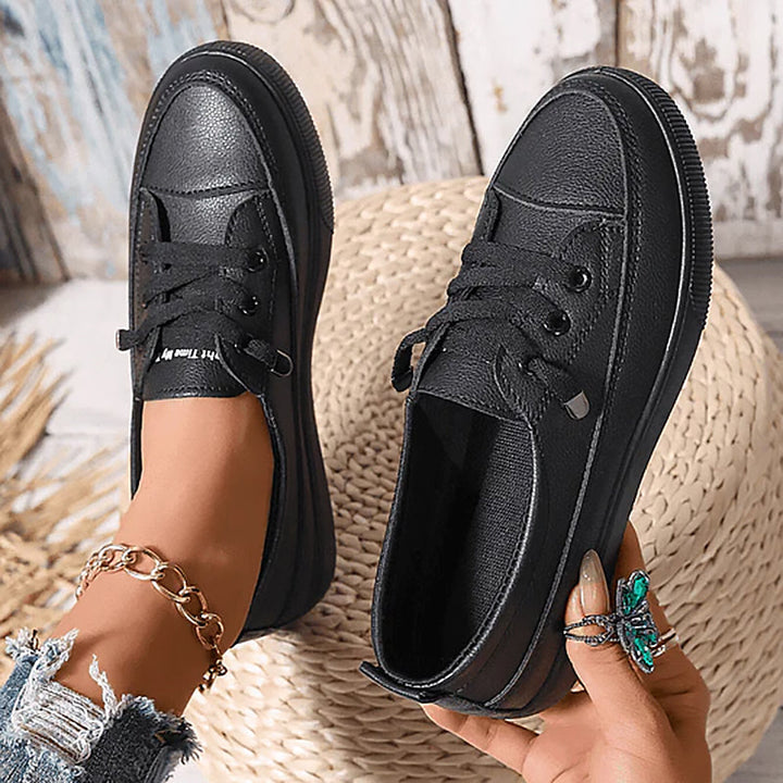 Jacqueline – Stylish Casual Sneakers with Relaxed Low-Profile Fit