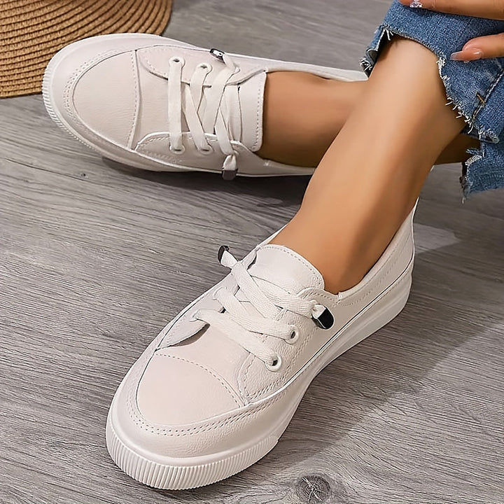 Jacqueline – Stylish Casual Sneakers with Relaxed Low-Profile Fit