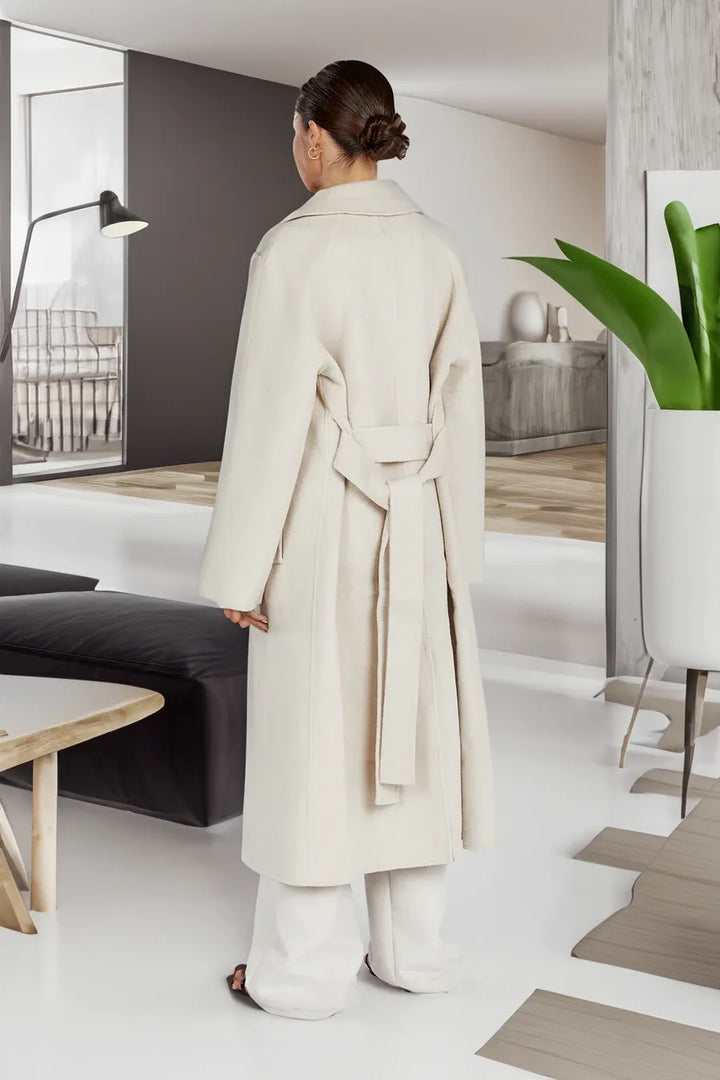Madeleine – Oversized Maxi Coat with Wide Notch Lapel
