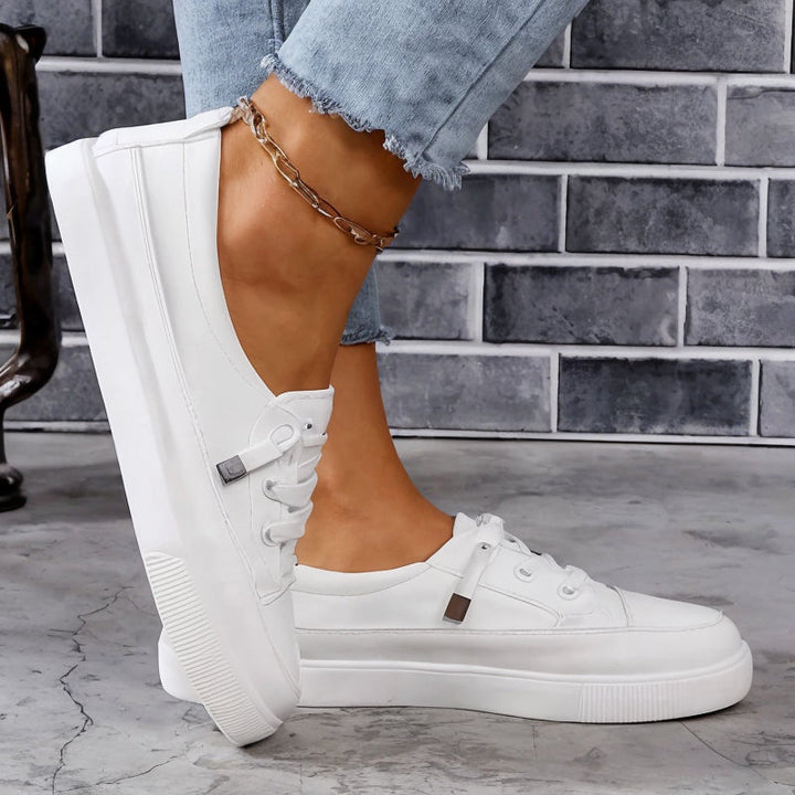 Jacqueline – Stylish Casual Sneakers with Relaxed Low-Profile Fit