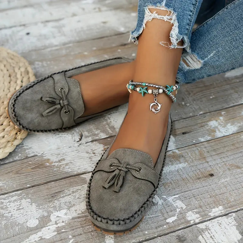 Charlotte – Chic Slip-On Loafers with Bow-Detail Finish