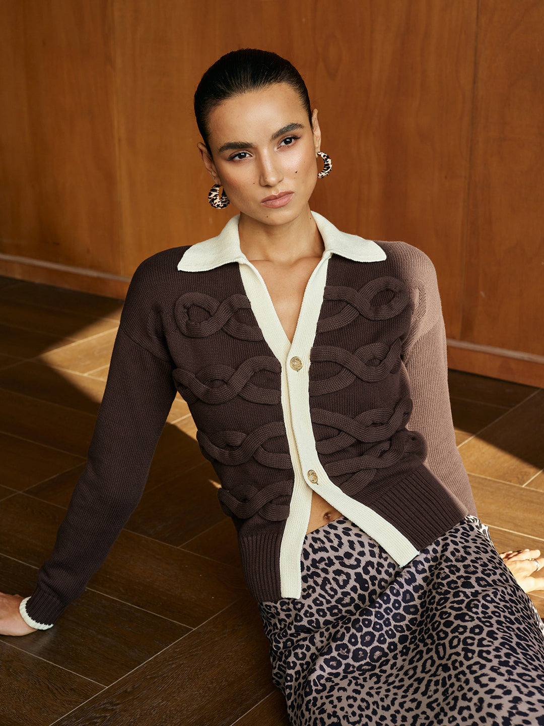 Pelagia – Contrast-Collar Button-Front Cardigan for Women