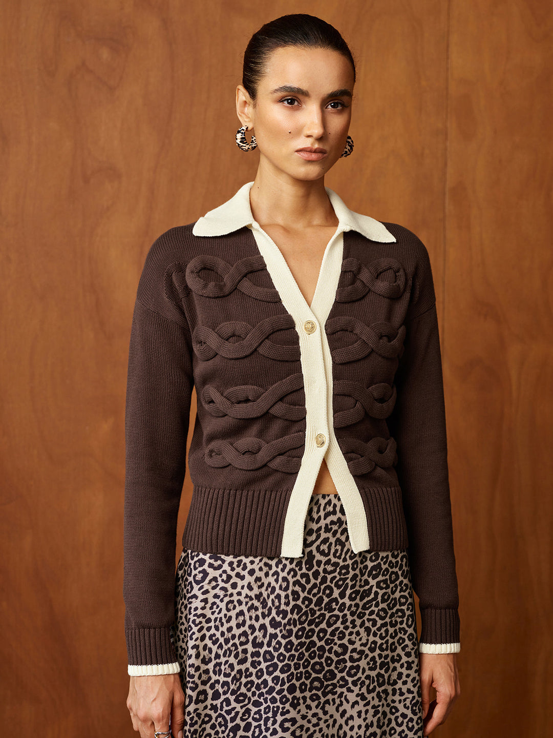 Pelagia – Contrast-Collar Button-Front Cardigan for Women