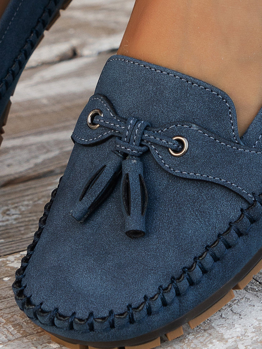 Charlotte – Chic Slip-On Loafers with Bow-Detail Finish