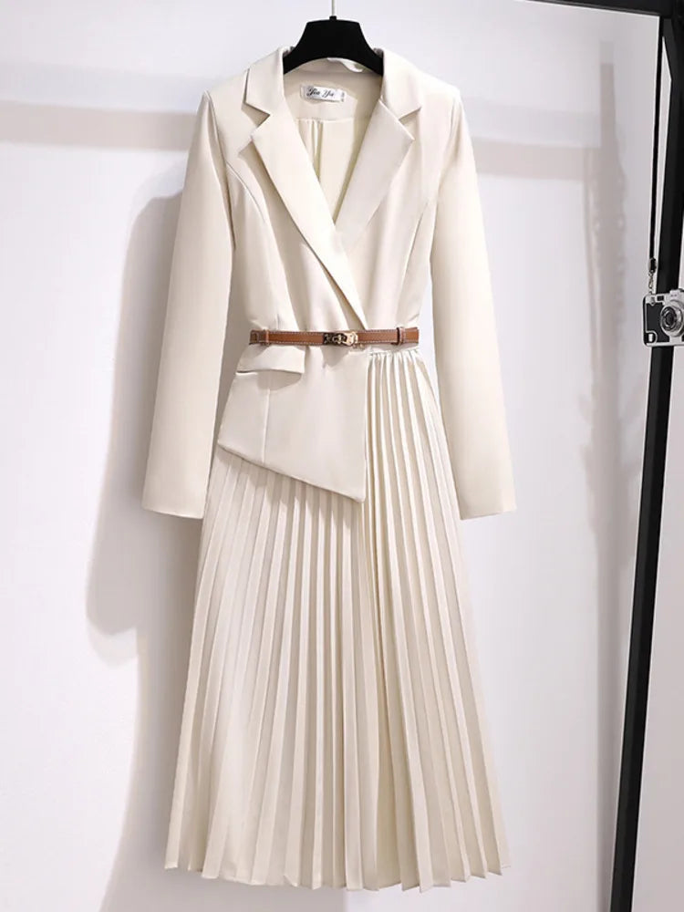 NOUVEAU RICHE Elegantes Plissiertes Blazerkleid Mit Gürtel Für Anlässe Beige