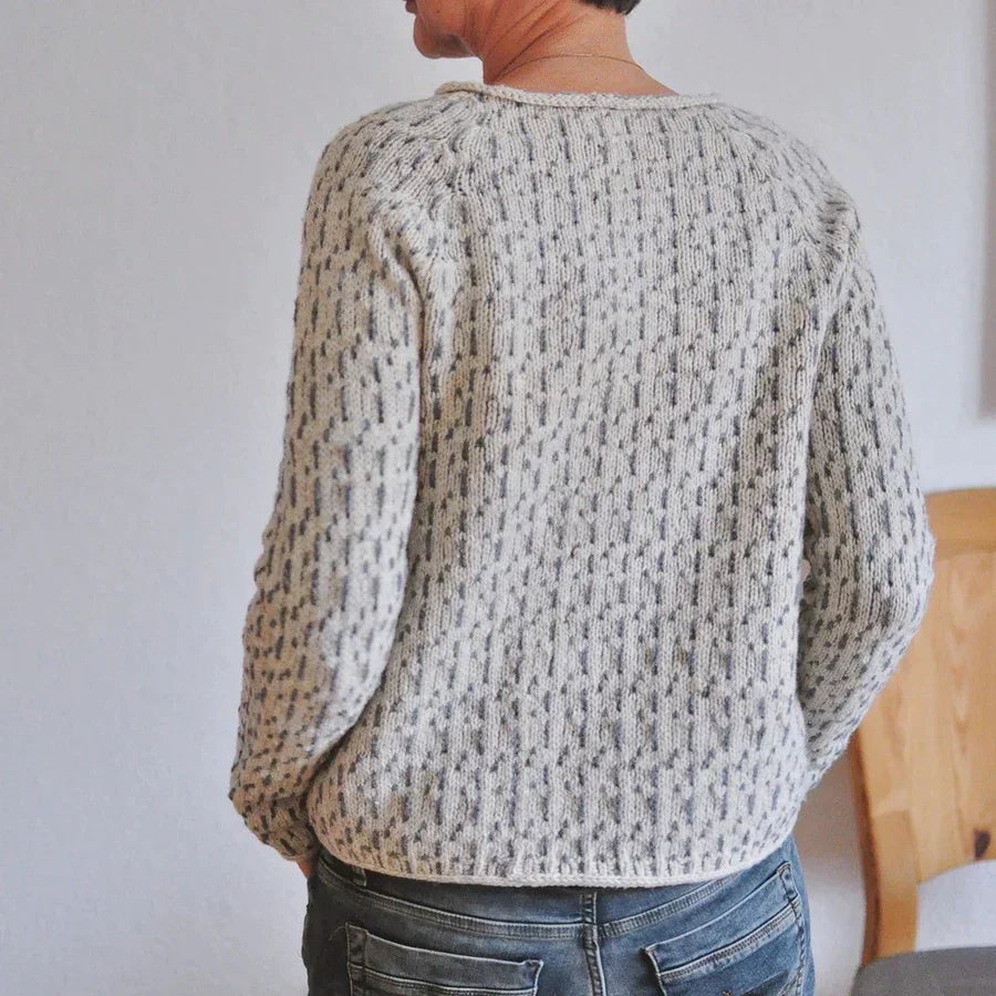 Victoria | Eleganter Grauer Pullover mit U-Boot-Ausschnitt 4