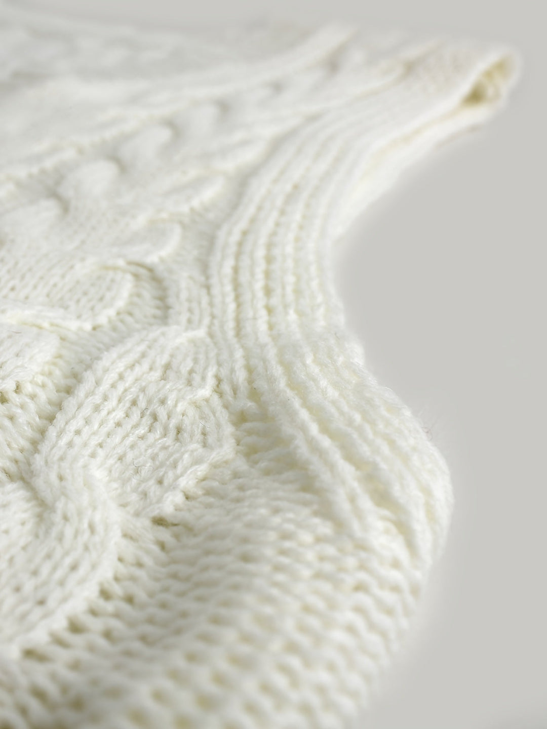 Gwendolen – Cable-Stitch V-Neck Sweater Vest for Women