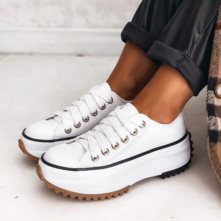 Lillian – Stylish Sneakers with Sculpted Cushioned Footbed