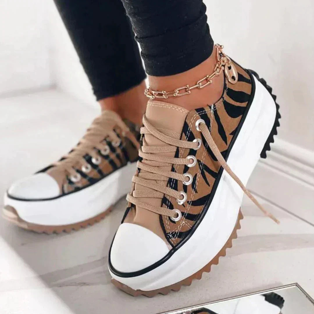 Lillian – Stylish Sneakers with Sculpted Cushioned Footbed