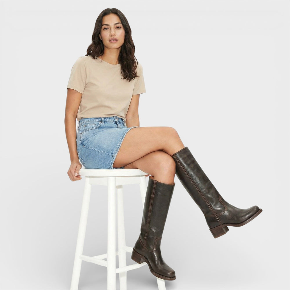 Bottes femme hautes, bout rond, talon bloc, sans fermeture.