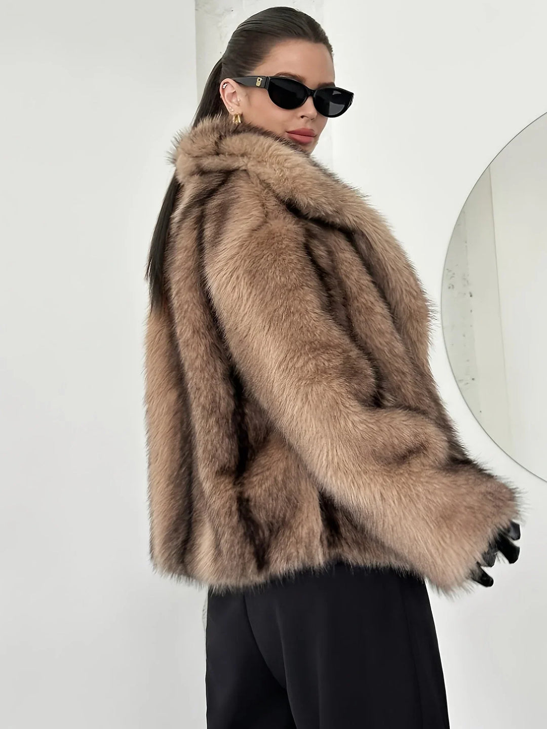 Lilia – Women's Cropped Faux Fur-Look Coat with Oversized Notch Collar
