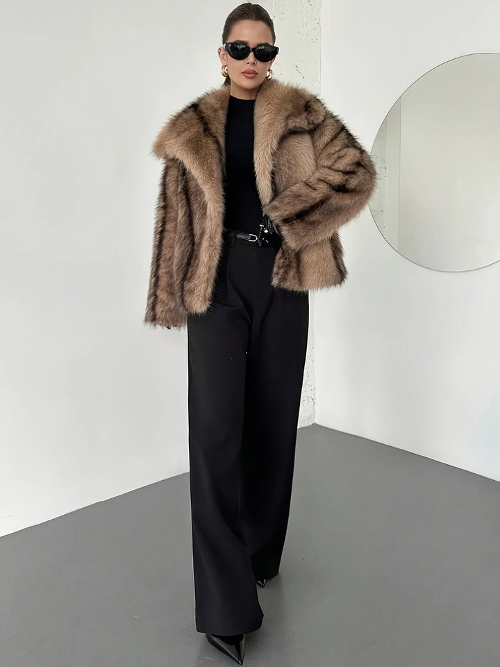 Lilia – Women's Cropped Faux Fur-Look Coat with Oversized Notch Collar