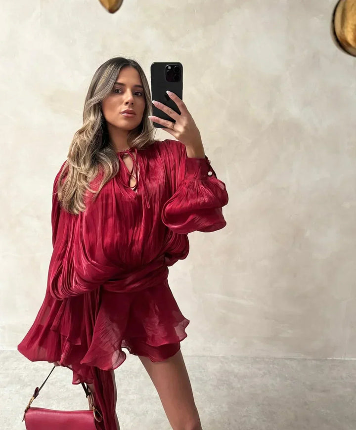 Robe d'été plissée pour femme avec manches bouffantes, en coton léger, idéale pour les journées chaudes et décontractées.