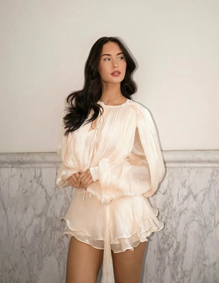 Robe d'été femme en champagne, plissée avec manches bouffantes et tissu léger pour un confort optimal.