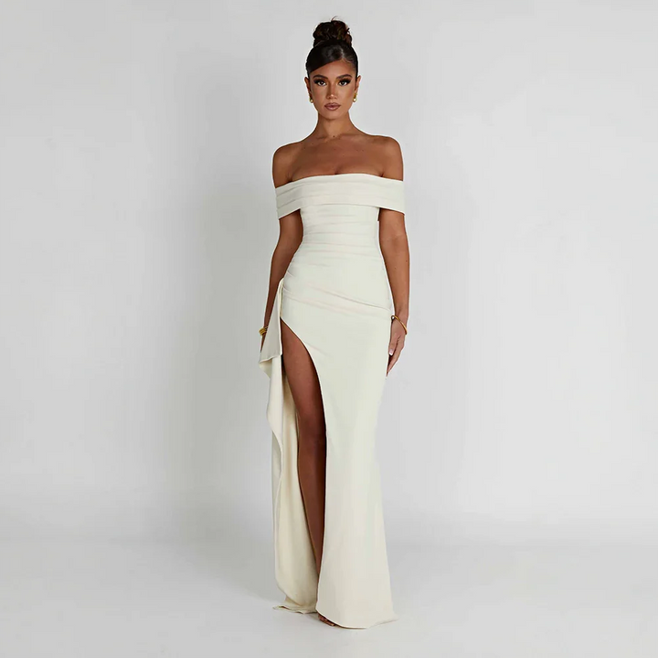 Robe longue en tissu léger, avec épaules dénudées et fente élégante, parfaite pour les journées ensoleillées.