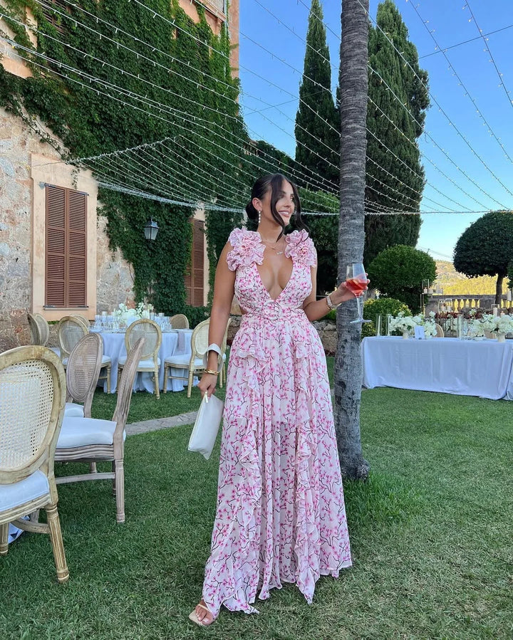 Robe maxi femme fleurie sans manches en coton léger, avec un design floral coloré et une coupe fluide pour l'été.