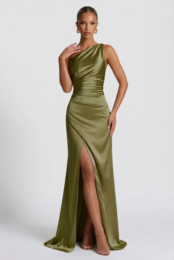 Robe maxi femme en satin avec fente, manches longues et décolleté en V, parfaite pour une tenue élégante.