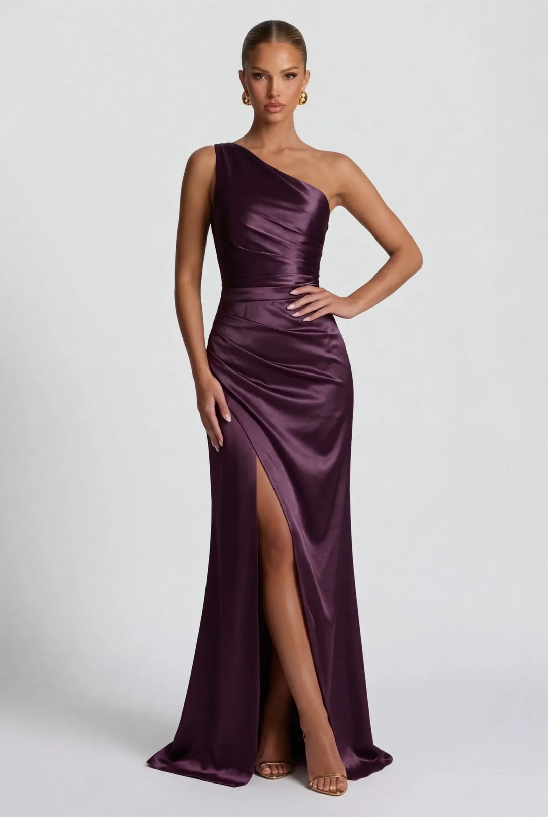 Robe maxi en satin pour femme, avec fente élégante sur le côté, idéale pour des occasions spéciales et un confort maximal.
