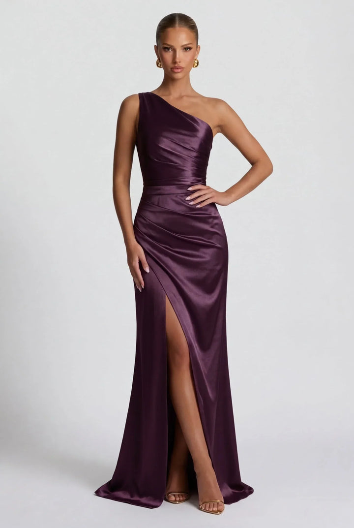 Robe maxi en satin pour femme, avec fente élégante sur le côté, idéale pour des occasions spéciales et un confort maximal.