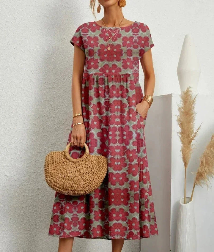 Robe midi en coton rouge avec un imprimé floral et poches, idéale pour le printemps et l'été.