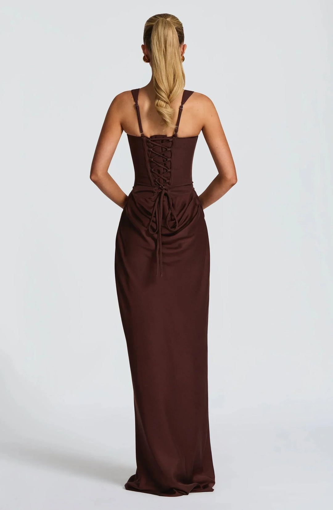 Robe moulante femme dos nu en coton stretch, avec une coupe ajustée et une finition élégante pour un look chic.