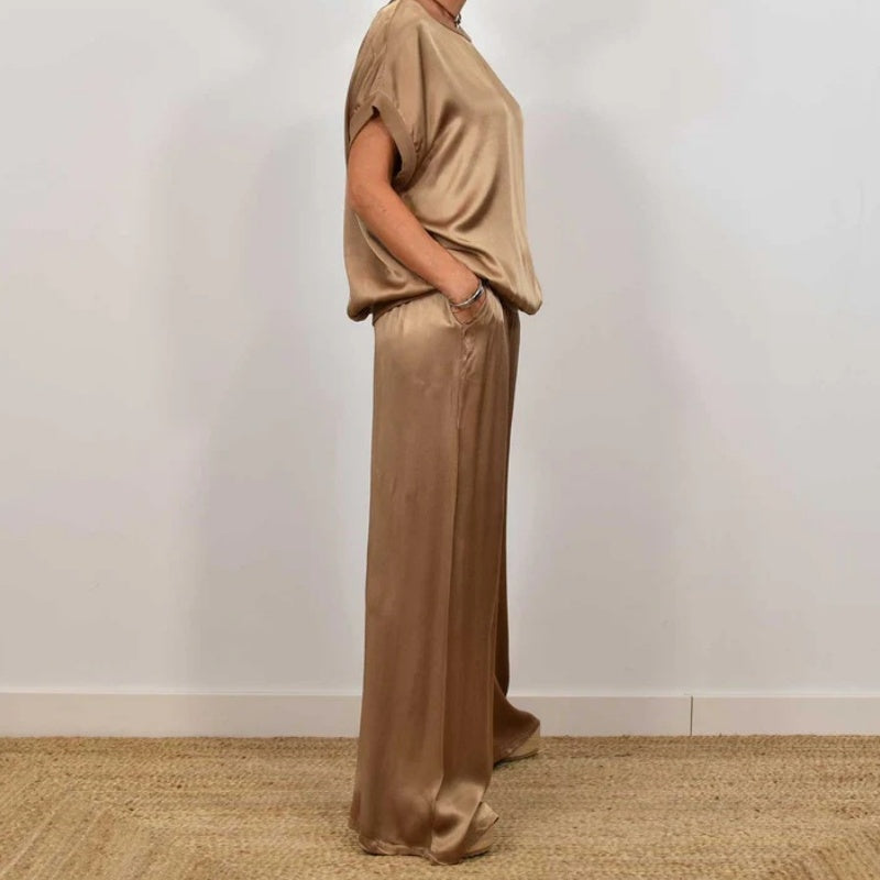 Abigail – Elegant Matching Set Women with Relaxed Flowy Silhouette