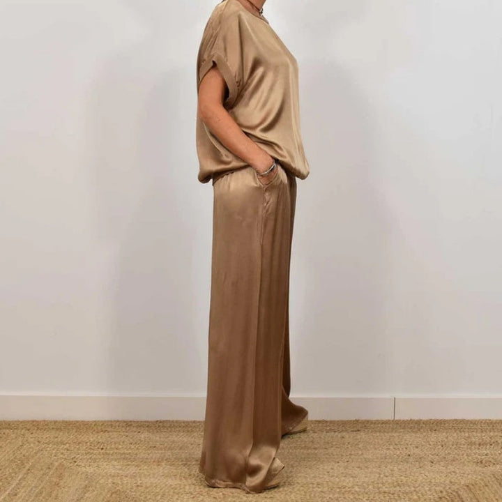 Abigail – Elegant Matching Set Women with Relaxed Flowy Silhouette