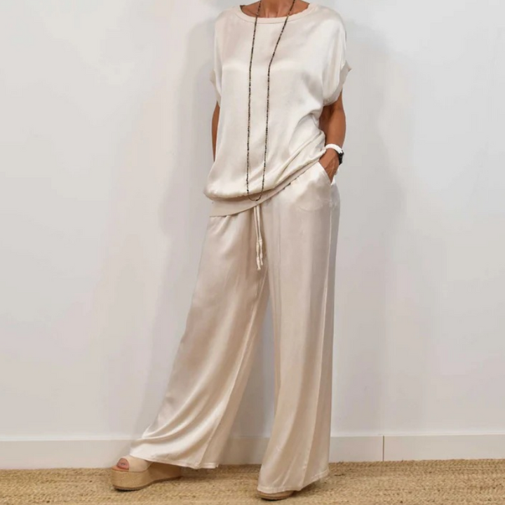 Abigail – Elegant Matching Set Women with Relaxed Flowy Silhouette