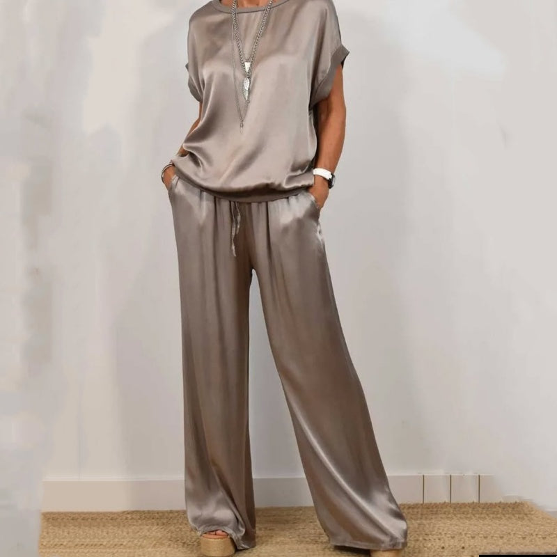 Abigail – Elegant Matching Set Women with Relaxed Flowy Silhouette