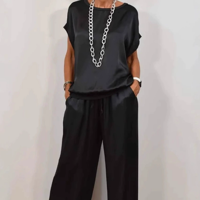 Abigail – Elegant Matching Set Women with Relaxed Flowy Silhouette
