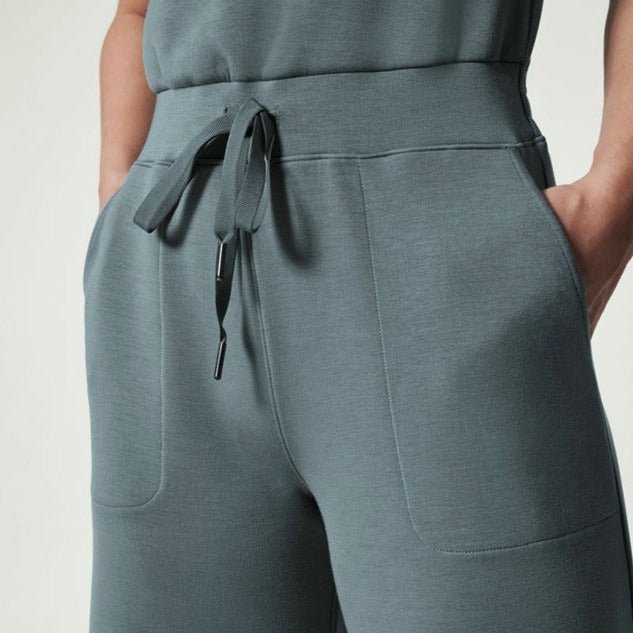 Stella – Elegant Sleeveless Jumpsuit with Wide-Leg Silhouette